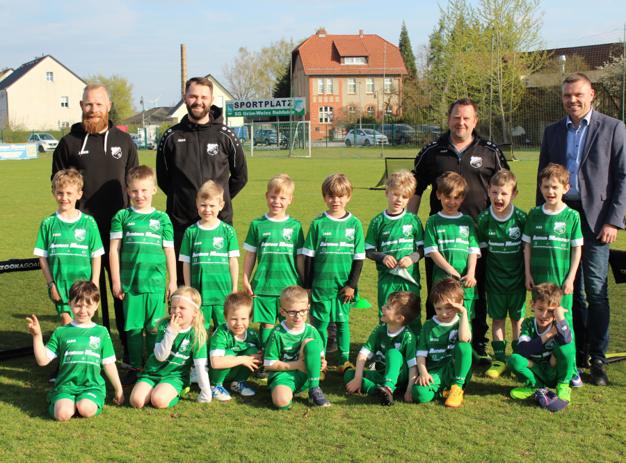 Neue Trikots für die Bambinis des SV Grün-Weiß Rehfelde